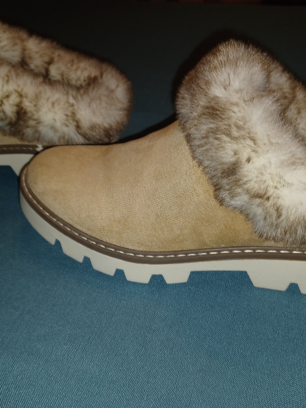 Nwot Very G "Mahika" Fur-Lined Clogs.